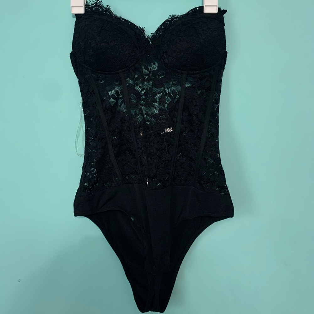 Strapless lace bodysuit
